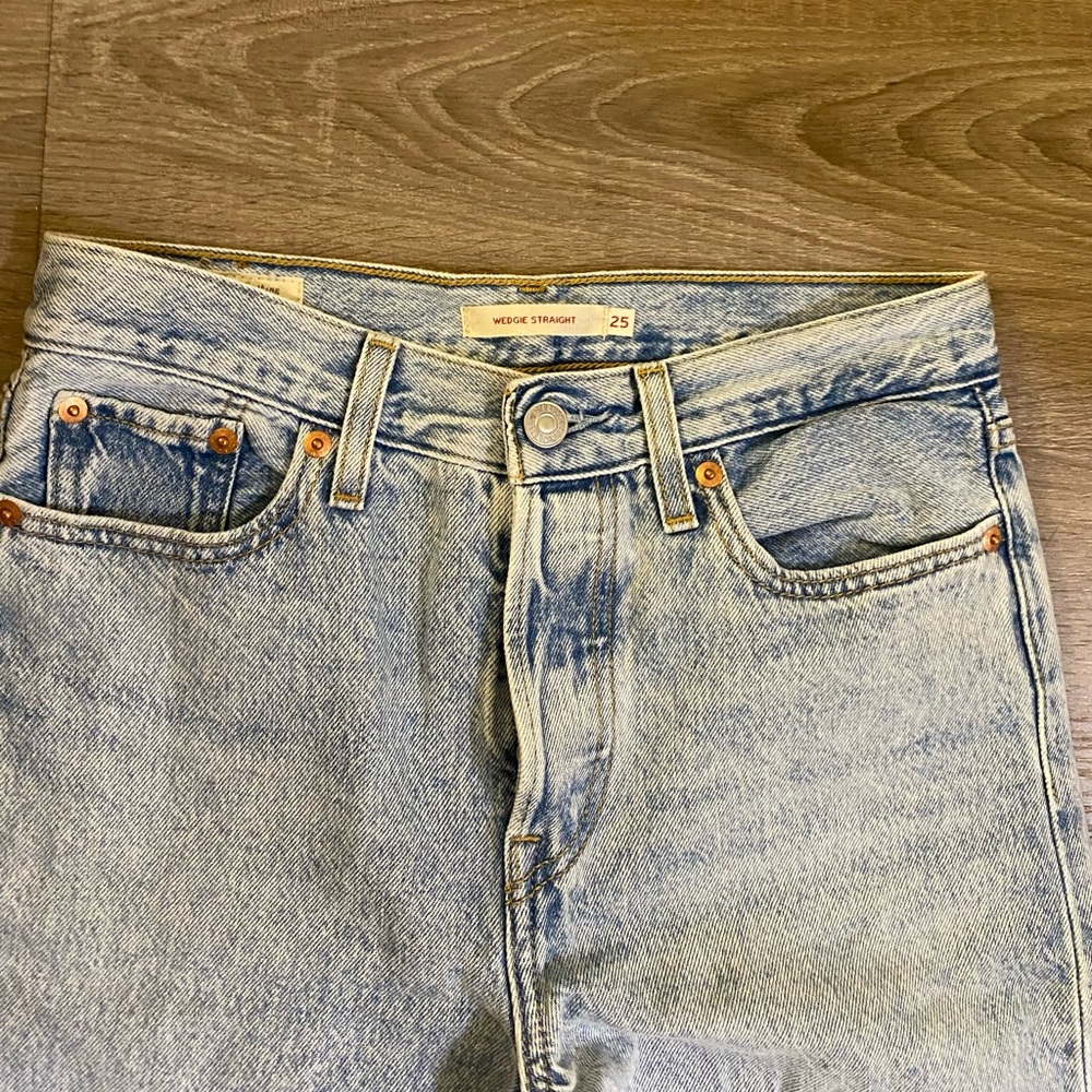 Levi’s Straight Jean